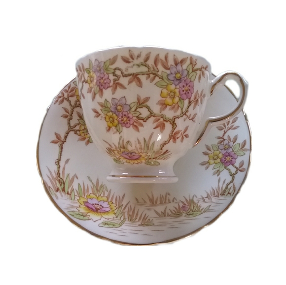 Delphine Tea Cup - Made in England - Picture 2 of 3